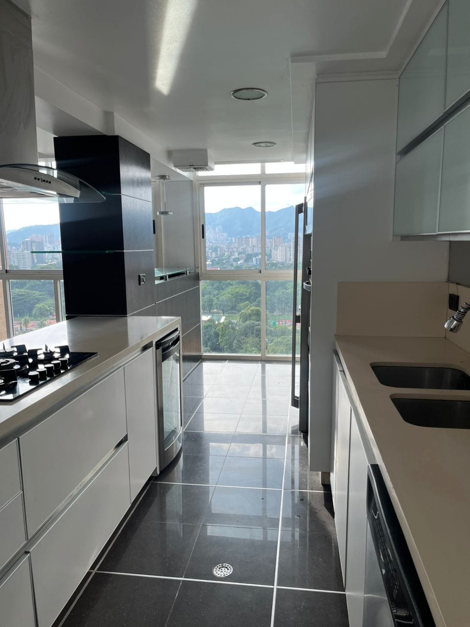 Incredible Apartment For Sale - Urb La Trigaleña-Resd Portales de Shalimar